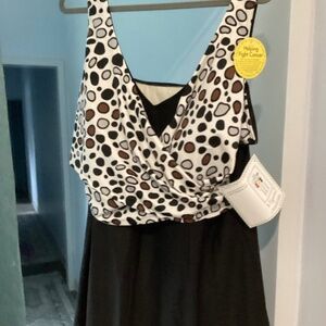 It Figures Slender Thighs New w/tags 26W Swimdress